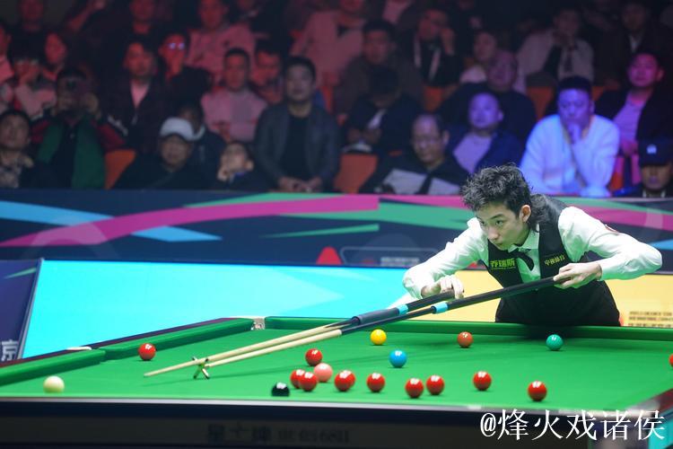 吴宜泽6-0完胜霍金斯 强势挺进斯诺克国锦赛四强