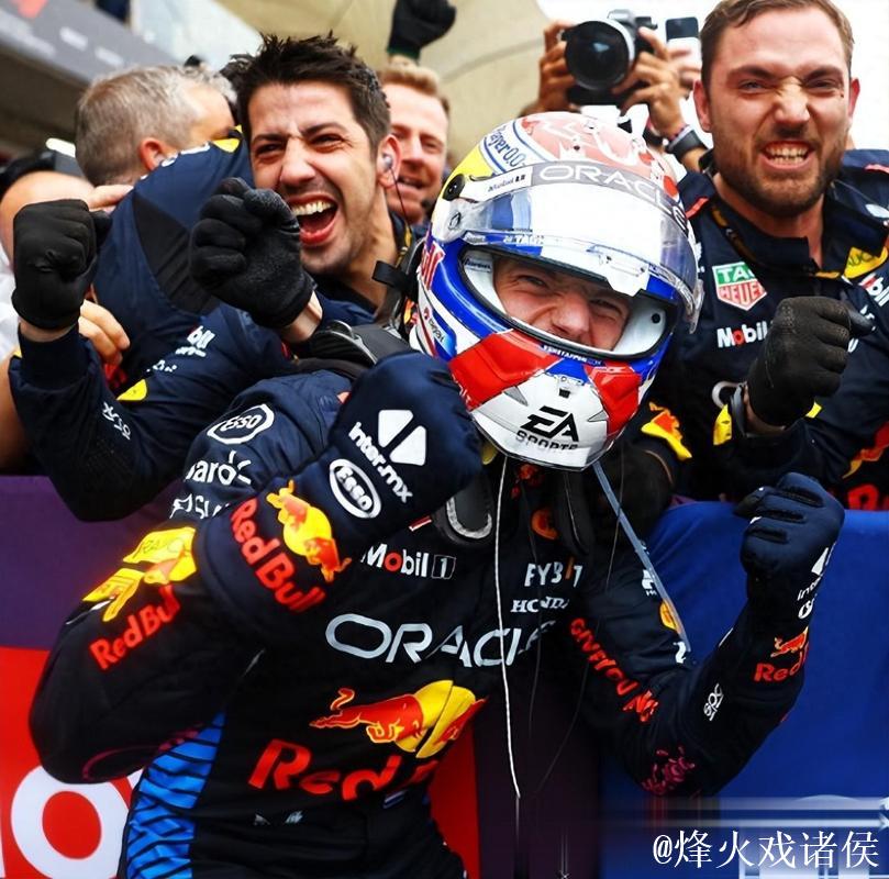 F1阿塞拜疆大奖赛:维斯塔潘杆位加冕,塞恩斯站上领奖台 F1阿塞拜疆大奖赛:维斯塔潘杆位加冕,塞恩斯站上领奖台