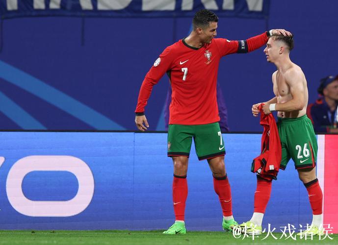 小孔塞桑破门 葡萄牙2-1逆转德国挺进欧国联决赛 小孔塞桑破门 葡萄牙2-1逆转德国挺进欧国联决赛